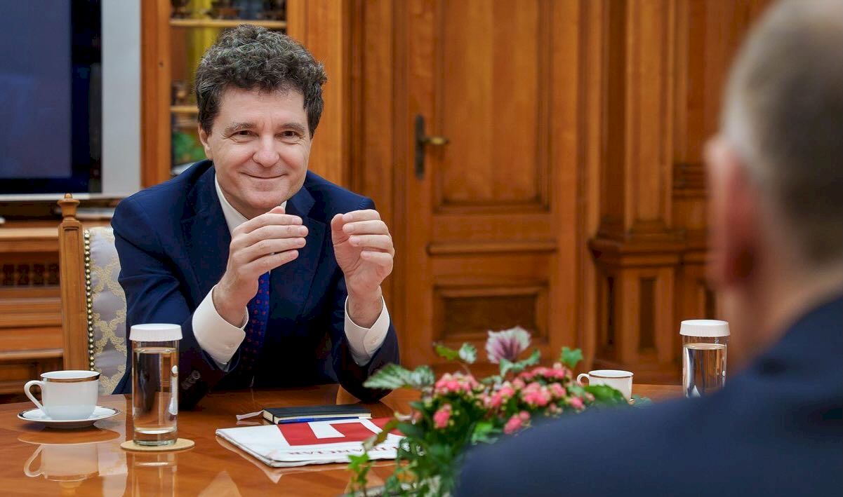 O nouă gafă incalificabilă făcută de Nicușor Dan! Nimeni nu a mai făcut vreodată așa ceva! I-ar putea aduce inclusiv suspendarea
