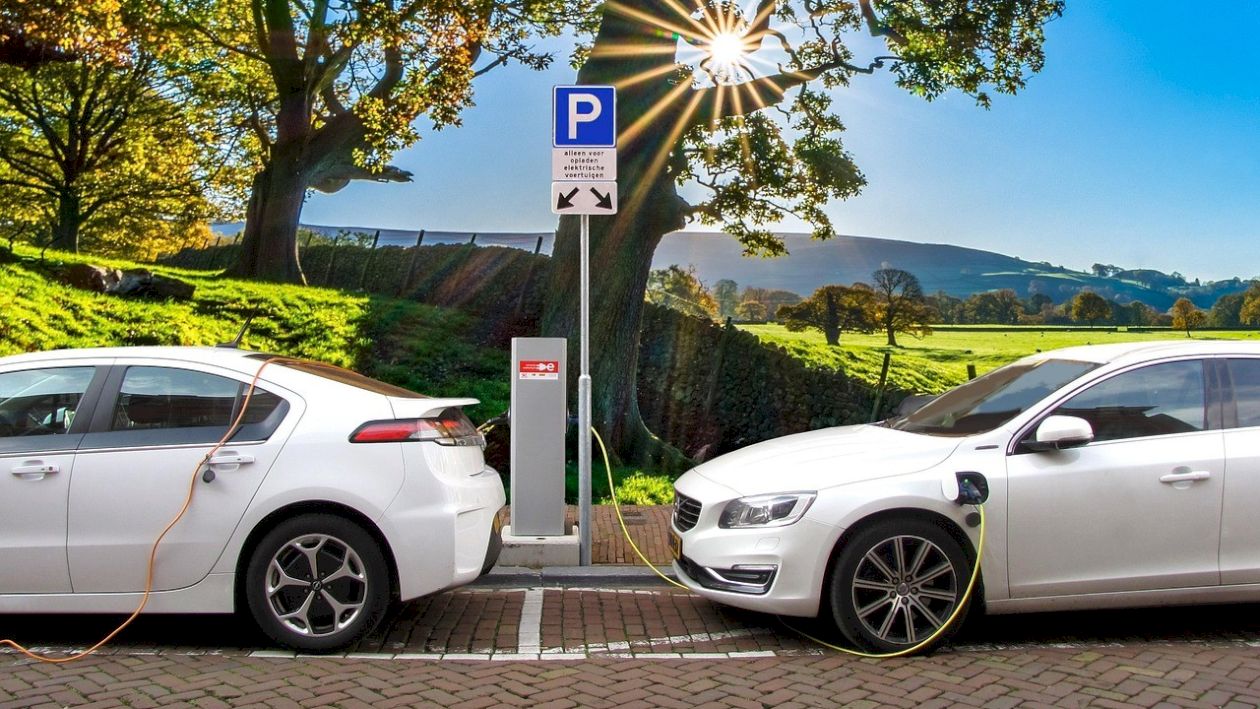 5 mașini electrice extrem de accesibile în 2026. Cât costă și cum pot fi o soluție pe fondul scumpirii carburanților