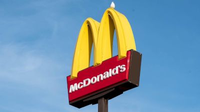 Câte calorii are un hamburger de la McDonald’s și câte are un șnițel făcut acasă. Detaliul care face diferența