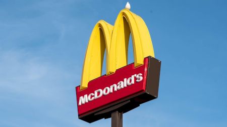Câte calorii are un hamburger de la McDonald’s și câte are un șnițel făcut acasă. Detaliul care face diferența