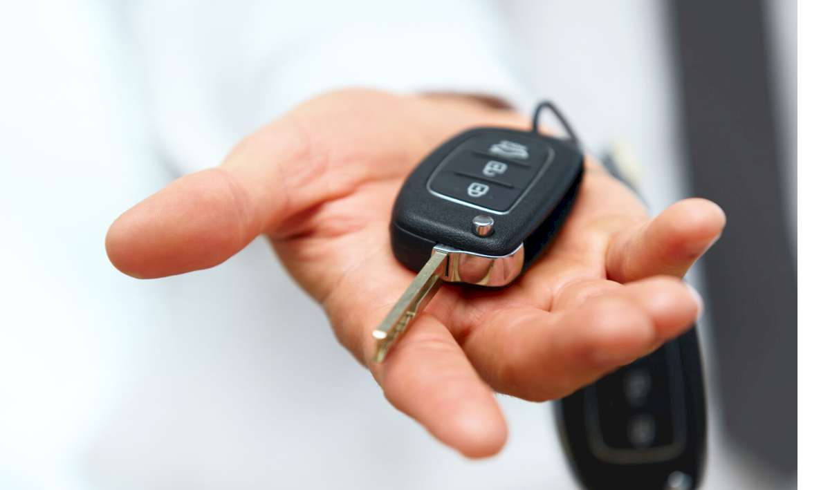 Butonul „invizibil” de pe cheia mașinii: funcția salvatoare pe care mulți șoferi o descoperă prea târziu
